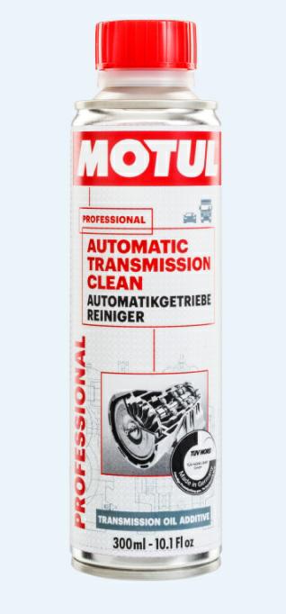 AutomaticTransm.Clean, Очиститель автоматических трансмиссий 300мл (108127) Motul,
Очиститель автоматических трансмиссий 300мл
Применение
MOTUL AUTOMATIC TRANSMISSION CLEAN разработан для использования перед процедурой замены жидкости в трансмиссии во всех типах автоматических трансмиссий: классических автоматических трансмиссий с гидротрансформатором (AT), трансмиссий с двойным сцеплением (DCT) или вариаторных трансмиссий (CVT).
MOTUL AUTOMATIC TRANSMISSION CLEAN обеспечивает эффективное удаление загрязнений и отложений, образующихся в автоматической трансмиссии. Удаленные микрочастицы выводятся при замене жидкости в системе. Таким образом, трансмиссия очищается перед заменой жидкости. MOTUL AUTOMATIC TRANSMISSION CLEAN обеспечивает отличную смазку поверхностей во время очистки.
Характеристики
MOTUL AUTOMATIC TRANSMISSION CLEAN добавляется в работавшую жидкость для автоматических трансмиссий перед её заменой и позволяет:
 • Эффективно и быстро очистить все типы автоматических трансмиссий (AT, DCT, CVT) до замены жидкости.
 • Растворить отложения, грязь, лаки и другие загрязнения, накопленные в автоматических трансмиссиях, тем самым обеспечить снижение трения, повышая эффективность работы механизмов коробки передач и надежность автоматической трансмиссии.
 • Удалить отложения, лаки и другие загрязнения из таких прецизионных деталей и узлов, как датчики, сервоприводы, и т.п., а также гидравлические клапаны, для обеспечения оптимальной производительности автоматической коробки при переключении передач и улучшения топливной экономичности автомобиля.
MOTUL AUTOMATIC TRANSMISSION CLEAN безвреден для сальников, различных соединений, уплотнителей O-ring и механических узлов, обеспечивает увеличение ресурса деталей автоматической трансмиссии.
Рекомендации по применению
MOTUL AUTOMATIC TRANSMISSION CLEAN – это очиститель автоматической трансмиссии, который адаптирован для использования совместно с автоматизированным оборудованием для полной замены жидкости в автоматической трансмиссии по программе MotulEvo. На оборудовании MotulEvo имеется специальная емкость для присадки, откуда осуществляется забор присадки в систему перед процедурой промывки трансмиссии. MOTUL AUTOMATIC TRANSMISSION CLEAN также может использоваться на подобном оборудовании, которое предназначено для очистки автоматических трансмиссий. В любом случае, всегда следуйте инструкциям производителя оборудования для его корректного использования. Добавьте флакон MOTUL AUTOMATIC TRANSMISSION CLEAN в работавшую жидкость перед её заменой.
Дайте двигателю поработать 15 минут перед заменой жидкости, попеременно переключайте передачи во время процедуры промывки автоматической трансмиссии в соответствии с инструкцией производителя оборудования.
Замените трансмиссионную жидкость и фильтр в соответствии с инструкцией производителя оборудования.
300 мл рассчитаны на объем жидкости 8 литров. Для больших объемов необходимо добавлять 40 мл продукта MOTUL AUTOMATIC TRANSMISSION CLEAN на каждый литр трансмиссионной жидкости.
Не превышайте рекомендуемые пропорции. При необходимости повторите процедуру очистки еще раз.