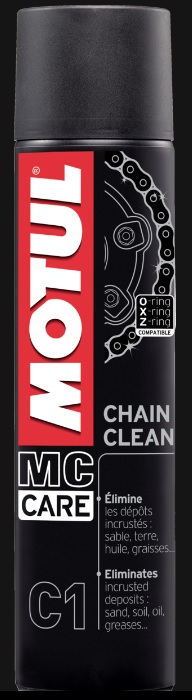 C1 CHAIN CLEAN 0.4L, Очиститель мото цепей 400мл (111648) Motul,
Chain Clean прекрасно отмывает все типы мотоцепей (дорожных, спортивных и внедорожных мотоциклов), а также других транспортных средств (картинги, велосипеды, мопеды, четырехколесники).Характеристики Motul Chain Clean C1 0.4L 
Удаляет все въевшиеся загрязнения: пыль, песок, земля, масло. Композиционный состав без хлора обладает наивысшими обезжиривающими свойствами. Абсолютно совместим с обычными и кольцеобразными втулками O-ring, X-ring, Z-ring. Растворяет очень быстро все следы жира, смазки, и гудрона. Очень быстро испаряется. Встряхнуть. Распылить на цепь и оставить на 5 минут. Если цепь сильно загрязнена обработать неабразивной щеткой и снова распылить продукт. Для увеличения срока службы цепи повторять операцию каждые 1000 км . 